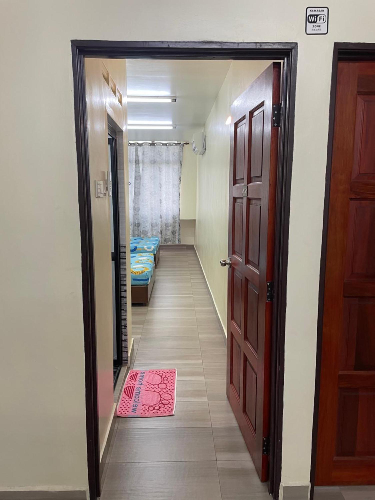 Kb Guesthouse Мерсинг Экстерьер фото